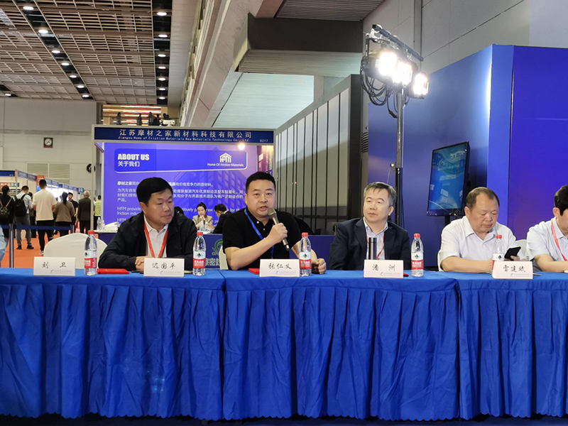 张仁义安忠文获颁委员证书